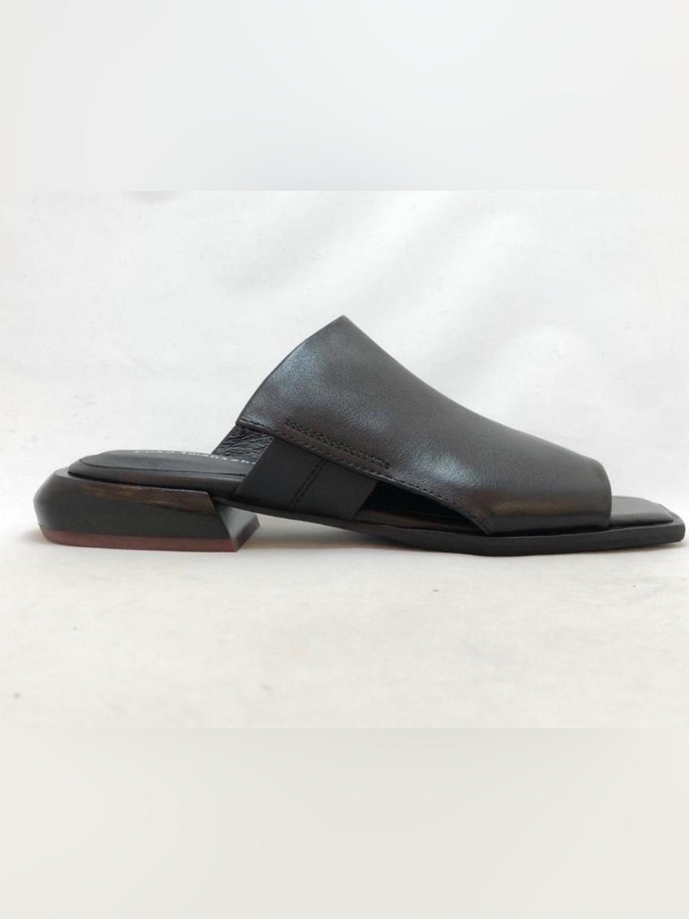 Yuko Imanishi Nami Leather Slide 6